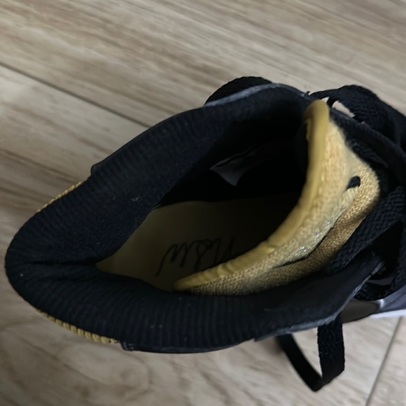 Nike shoes - Picture 4 of 4